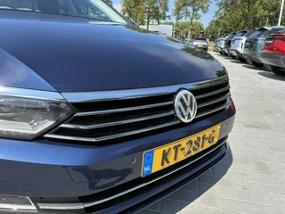 Volkswagen Passat 1.8 TSI Business Edition R Automaat | Climate control | Achteruitrij camera | Navigatie | Elektrisch Pakket | Afneembare Trekhaak | Ergo-Comfort stoel | Parkpilot | LM-Velgen | LED Verlichting / 24