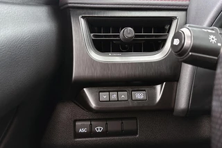 Lexus UX 250h AWD F Sport Premium / 30