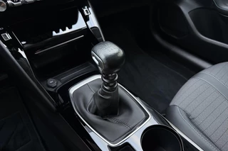 Peugeot 208 1.2T Allure Pack 100pk | Navigatie | Adaptive Cruise Control | Stoelverwarming | Climate Control | Achteruitrijcamera | LED koplampen | 3D Cockpit | 16'' Lichtmetalen velgen | Apple Carplay & Android Auto / 29