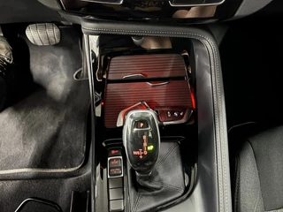 BMW X2 SDrive18i Executive / NL-auto / Navigatie / 39