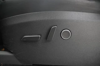 Tesla Model Y Long Range AWD 75 kWh Navigatie, trekhaak! Volleder, Climate / 17