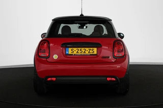 MINI Electric Camden Go Edition 33 kWh SOH 97% Apple CarPlay Achteruitrijcamera Sportstoelen Stoelverwarming / 16