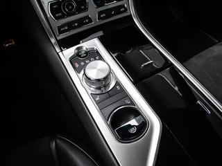 Jaguar XF 2.2d R-Sport Schuifdak | Xenon | Keyless | Leder/Alcantara | Camera | Stoelverwarming | Meridian | PDC v+a / 24