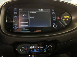 Toyota Aygo X 1.0 VVT-i MT Play /clima/stoelverw / camera/cruisec /pdc/apple/boeken / 18