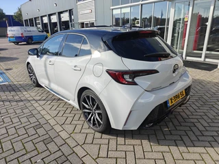 Toyota Corolla Hybrid 140 GR Sport SCHUIF/KANTELDAK PARKEERSENSOREN STOELVERW LM-VELGEN APPLE/ANDROID DRAADLOOS-LADEN CAMERA KEYLESS / 6