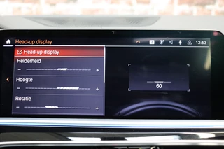 BMW X5 xDrive45e High Executive xLine Automaat  / Panoramadak / SOH 82% / Live Cockpit Professional / Trekhaak / Luchtvering / Stoelventilatie / Personal CoPilot Pack /  Comfortstoelen / Nappa Leder / Harman Kardon / Stoelverwarming / Head-Up Display / Active Steering / Individual Dashboard Leder / 38