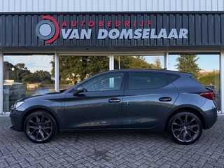 SEAT Leon 1.4 TSI eHybrid PHEV FR 204PK Trekhaak Camera Carplay ACC / 17