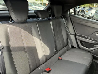 Opel Mokka Electric GS 54 kWh | Climate control | Navigatie | Verwarmbaar stuur | Elektrisch Pakket | Camera | Parkpilot | 18" LM-Velgen | Parkpilot / 42
