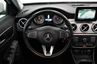 Mercedes-Benz GLA 200 Ambition  Panoramadak Navigatie Bi-Xenon / 7
