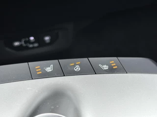 Kia EV6 Light Edition 63 kWh | Demo | Navi | Clima | Adaptieve Cruise | Camera | Stuur-/Stoelverwarming | Privacy Glass | Apple Carplay | Android Auto / 17