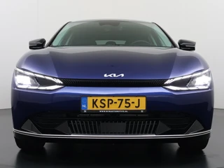 Kia EV6 Light 77.4 kWh SOH 100% | 3.000KM UNIEKE KM-STAND | KIA DEALER ONDERHOUDEN | 1E EIGENAAR | LEDEREN BEKLEDING | CAMERA | ADAPTIVE CRUISE | KIA GARANTIE TOT 10-2030 | BTW VERREKENBAAR / 6