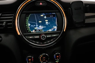 MINI 5-Deurs 2.0 Cooper S Chili Serious Business | PANORAMADAK | HEAD UP | LEDER | STOELVERWARMING | CLIMA / 42