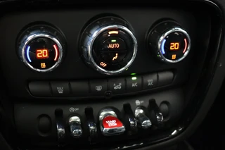 MINI Clubman Cooper Serious Business / Navigatiesysteem Professional / Panoramadak / Harman Kardon / Climate Control / 17 Inch / LED-koplampen / Parkeersensoren / Cruise Control / Lichtpakket / 26