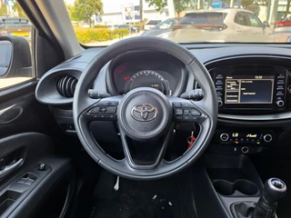 Toyota Aygo X 1.0 VVT-i MT first AD-CRUISE APPLE/ANDROID DONKERE RAMEN LM-VELGEN DAB+ NL-AUTO / 17
