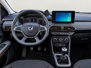Dacia Sandero Stepway 1.0 TCe Comfort | 1e Eigenaar | Navigatie | Parkeersensoren | Cruise Control | Airco | Stuurbediening | Bluetooth / 16