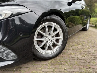 Mercedes-Benz A-Class 200 Business Solution / 2
