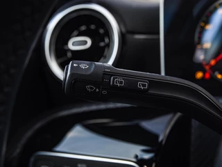 Mercedes-Benz A-klasse 180 d Launch Edition Widescreen Camera Apple CarPlay Android Auto Navigatie Stoelverwarming / 17