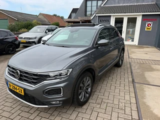 Volkswagen T-Roc 1.5 TSI Sport Business R-Line / Pano / ACC / Led / IQ Drive / Camera / Trekhaak .
