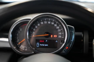 MINI 5-deurs 1.5 Cooper Chili  Navigatie Full-led CruiseControl / 10
