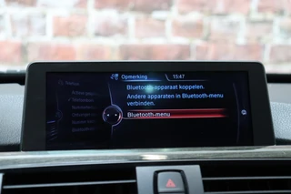 BMW 3 Serie Gran Turismo 335i xDrive High Executive M Sport Pakket Automaat  / Navigatiesysteem Professional / Panoramadak / Trekhaak / Leder / Innovatiepakket / 18 Inch / Shadow Line / Active Cruise Control met Stop en Go-functie / Stoelverwarming / Climate Control / Xenon / Extra Getint Glas / 26