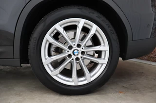 BMW X3 xDrive30i High Executive xLine Automaat  / Panoramadak / Trekhaak / Sportstoelen / Leder / 19 Inch / Driving Assistant Plus / Hifi / LED / Head-Up Display / Achteruitrijcamera / Stoelverwarming / Adaptief Onderstel / Multifunctioneel Instrumentenpaneel / 15