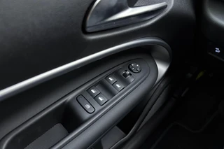 Jeep Avenger Summit 54 kWh | Camera | Apple carplay/Android auto | Voorruitverwarming | Climate control / 20