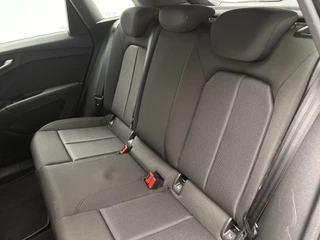 Audi Q4 e-tron 50 quattro Advanced edition 77 kWh | Trekhaak | Head-Up | 93,77 % SOH| Stoelverwarming | Adaptieve Cruise/Control | / 12