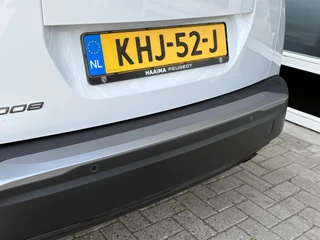 Peugeot 2008 1.2T 100pk Allure | DEMO | Facelift model | Parkeersensoren voor + achter | Apple Carplay/Android Auto | Climate Control | Lichtmetalen velgen / 16