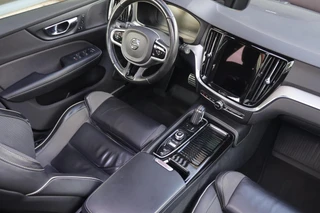 Volvo V60 T6 Recharge AWD R-Design / 19