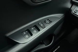 Kia Stonic 1.0 T-GDi MHEV DynamicPlusLine | Navigatie | Apple Carplay | Cruise Adaptief | Climate Control | Camera+sensoren | Keyless Entry&Start / 17