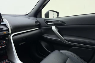 Mitsubishi Eclipse Cross 2.4 PHEV Prestige Automaat | SOH: 98% | Lederen bekleding | Panoramisch schuifdak | Stoel & Stuurverwarming | Camera | Climate control | Extra getint glas / 41