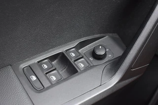 SEAT Arona 1.0 TSI Style Business Intense Carplay Navigatie | BSM | Climate en Cruise Control | 12 mnd BOVAG garantie | Whatsapp 06-53188999 / 16