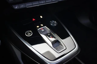 Audi Q4 e-tron 40 Advanced edition 77 kWh // 97,4% SoH | S-line | Panoramadak | Black Optic | Camera | Smartphone pakket | Keyless Advanced / 30