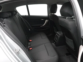 BMW 1-serie 118i | Stoelverwarming | Cruise Control | Parkeersensoren | Navigatie / 18