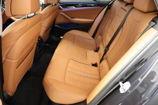 BMW 5 Serie Touring 520i High Executive Luxury Line Automaat  / Live Cockpit Professional / Laser Light / Cruise Control / Achteruitrijcamera / Stoelverwarming / Climate Control / Comfort Stoelen / Parking Assistant / 18 Inch / 16