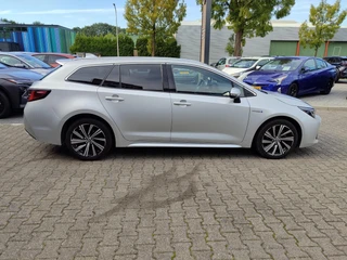 Toyota Corolla Touring Sports 1.8 Hybrid DYNAMIC STOELVERW KEYLESS 17'' LM-VELGEN CLIMA AD-CRUISE APPLE/ANDROID PRIVACY GLASS NL-AUTO CAMERA / 8