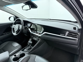 Kia Niro 1.6 GDi Hybrid DynamicPlusLine  - Stoel / Stuurwielverwarming - Climate Control - ACC - Trekhaak - Achteruitrijcamera - Fabrieksgarantie tot 02-2028 / 40