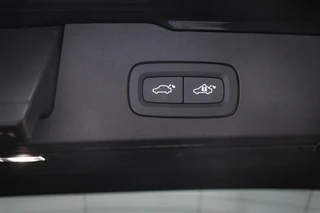 Volvo V60 2.0 B4 Ultimate Dark | PANORAMADAK | HEAD UP | STANDKACHEL | ACHTERBANKVERWARMING | 360 CAMERA | 20" / 17