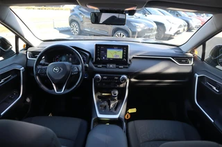 Toyota RAV4 2.5 HYBRID DYNAMIC CAMERA ADAP-CRUISE ANDROID/APPLE STOEL/VOORRUITVERW. LM-VELGEN P-SENSOREN / 18