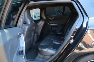Volvo V60 2.0 T4 Momentum R-Design Camera achter | Parkeersensoren V+A | Navi / 25