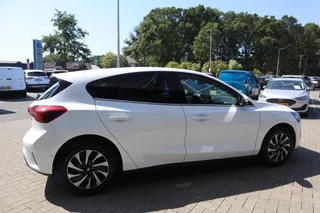 Ford Focus 125PK HYBRID TITANIUM FACELIFT! AD-CRUISE WINTERPACK BLIND-SPOT CLIMA P-SENSOREN KEYLESS ANDROID/APPLE / 7