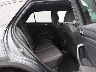 Volkswagen T-Roc 1.5 TSi 150 Pk Automaat Sport Business R-Line | Black Style | Camera | Stoelverwarming | Adaptive Cruise | Navigatie | CarPlay | Climatronic | 18 Inch | 89.335 Km !! / 37