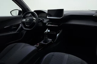 Peugeot 2008 1.2 Turbo 100 Allure | Adaptive Cruise Control | Draadloos Apple Carplay & Android Auto | Parkeersensoren voor & achter | 17'' Lichtmetalen velgen | Full LED / 15