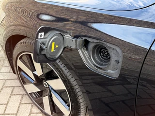 Volvo V60 2.0 T6 AWD Ultra Dark Panodak Leer H&K Head up / 17