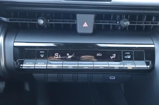 Toyota C-HR 1.8 HYBRID 140 1e EIGENAAR NL-AUTO AD-CRUISE APPLE/ANDROID LMV PARK-SENSOREN BLIND-SPOT-MONITOR / 29