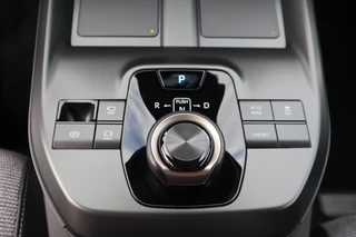 Toyota bZ4X Touring Dynamic 75 kWh NIEUW & DIRECT LEVERBAAR! BLIND-SPOT PARK-SENSOREN STOEL/STUURVERW APPLE/ANDROID 18" LM-VELGEN / 35