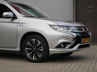 Mitsubishi Outlander 2.0 PHEV Premium Trekhaak| Camera| NAP / 31