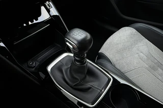Peugeot 208 1.2 PureTech GT Pack | 3D i-cockpit | | Alcantara bekleding | Verwarmbare voorstoelen | Adaptieve cruise control | Apple Carplay/Android Auto | Navigatie full map / 28