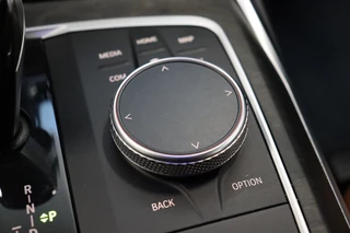BMW 3 Serie Touring 320i High Executive M Sport Pakket Automaat  / Live Cockpit Professional / Cruise Control / Stoelverwarming / Active Guard Plus / Hifi / LED / Climate Control / Leder / 19 Inch / DAB / 21