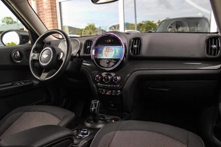 MINI Countryman 1.5 Cooper Essential | 1e eigenaar | NL auto | Driving Assistant | Camera | Sportstuur | Keyless entry | Stoelverwarming | LED | Carplay | DAB | Navigatie | PDC / 12